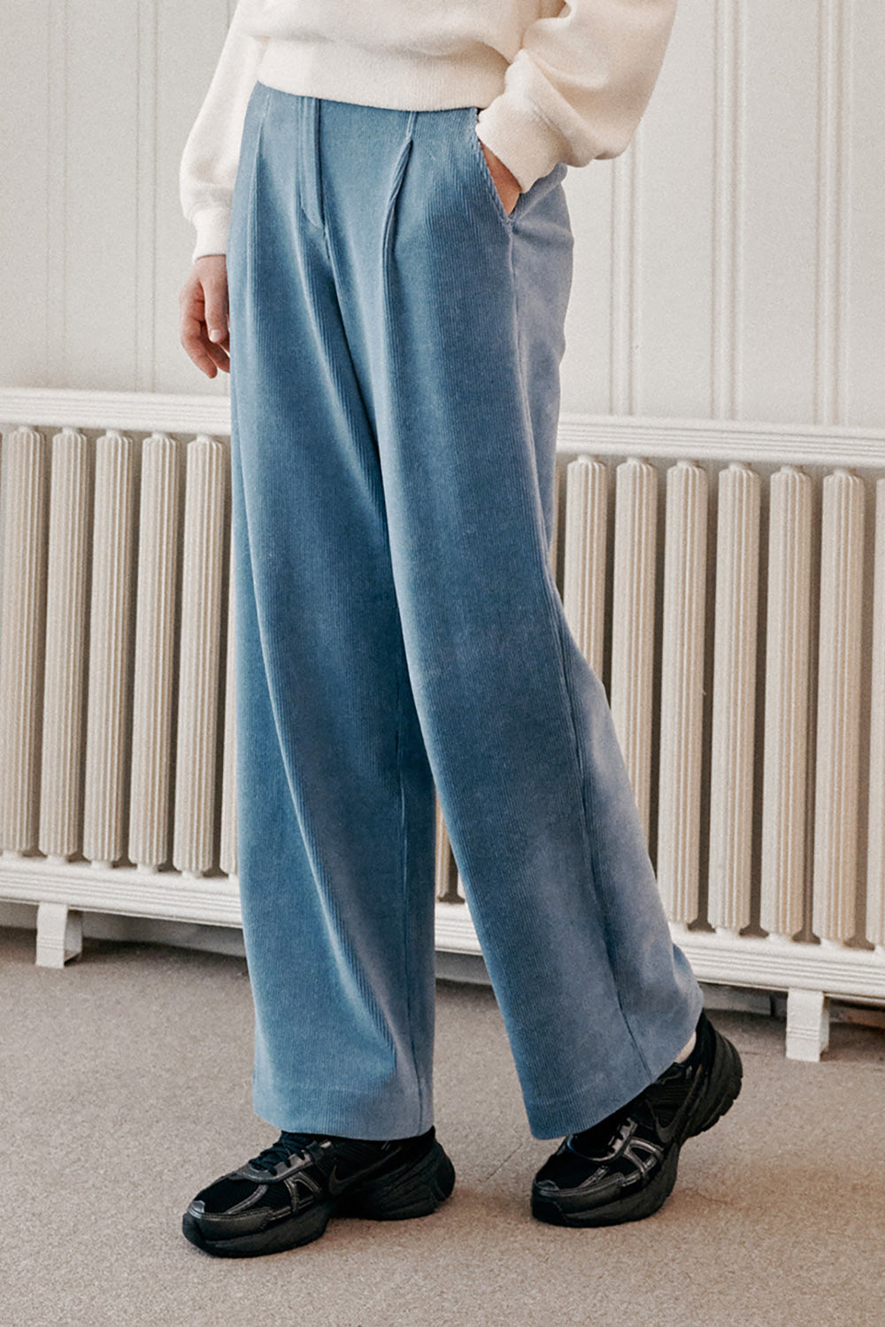 Reete Women's Corduroy Pleated Wide-Leg Pants U3F41WSL030 — 1685-gallery-02