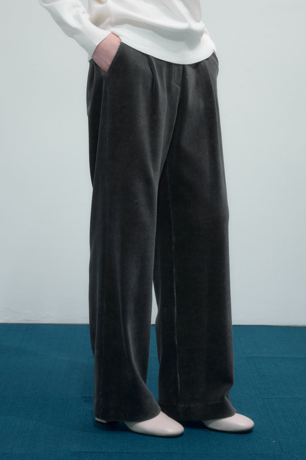 Reete Women's Corduroy Pleated Wide-Leg Pants U3F41WSL030 — 1685-gallery-03