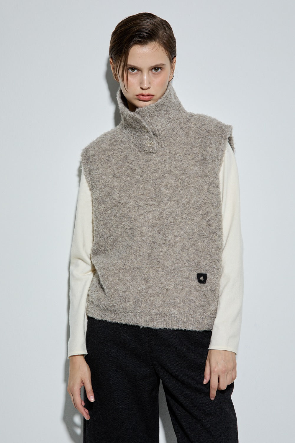 Bonispax Women's Button-Neck Boucle Knit Vest B1G42KVT010 — original supplier image 1849-gallery-00