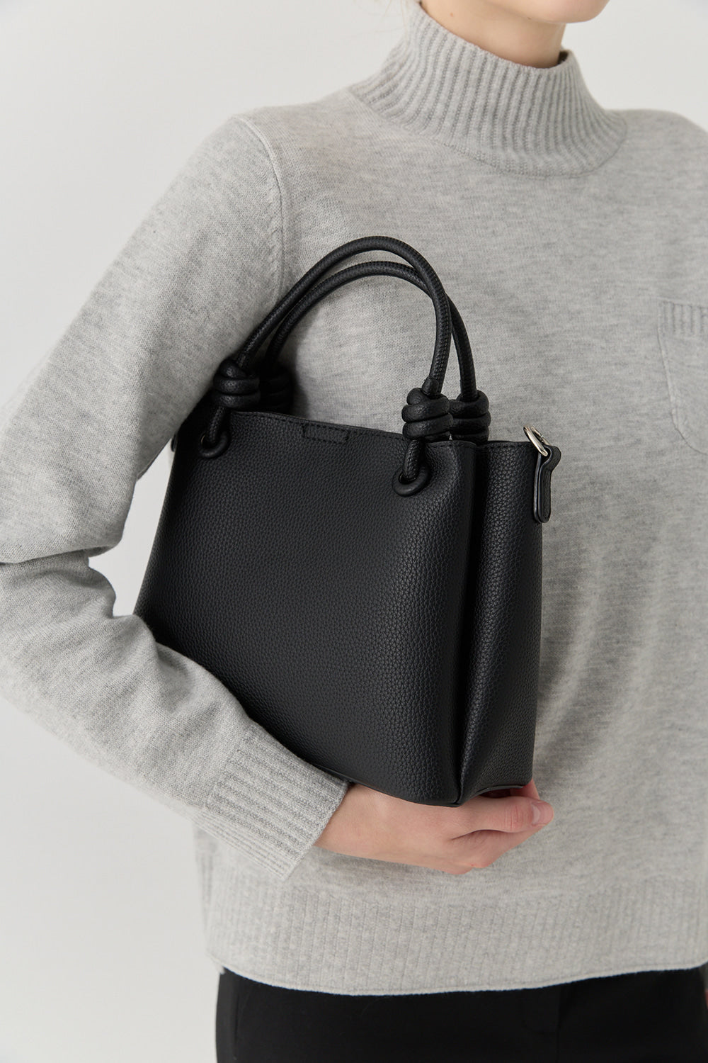 the renoma Braided-Handle Shoulder & Crossbody Bag R2G37AHB210 — original supplier image 2712-gallery-01
